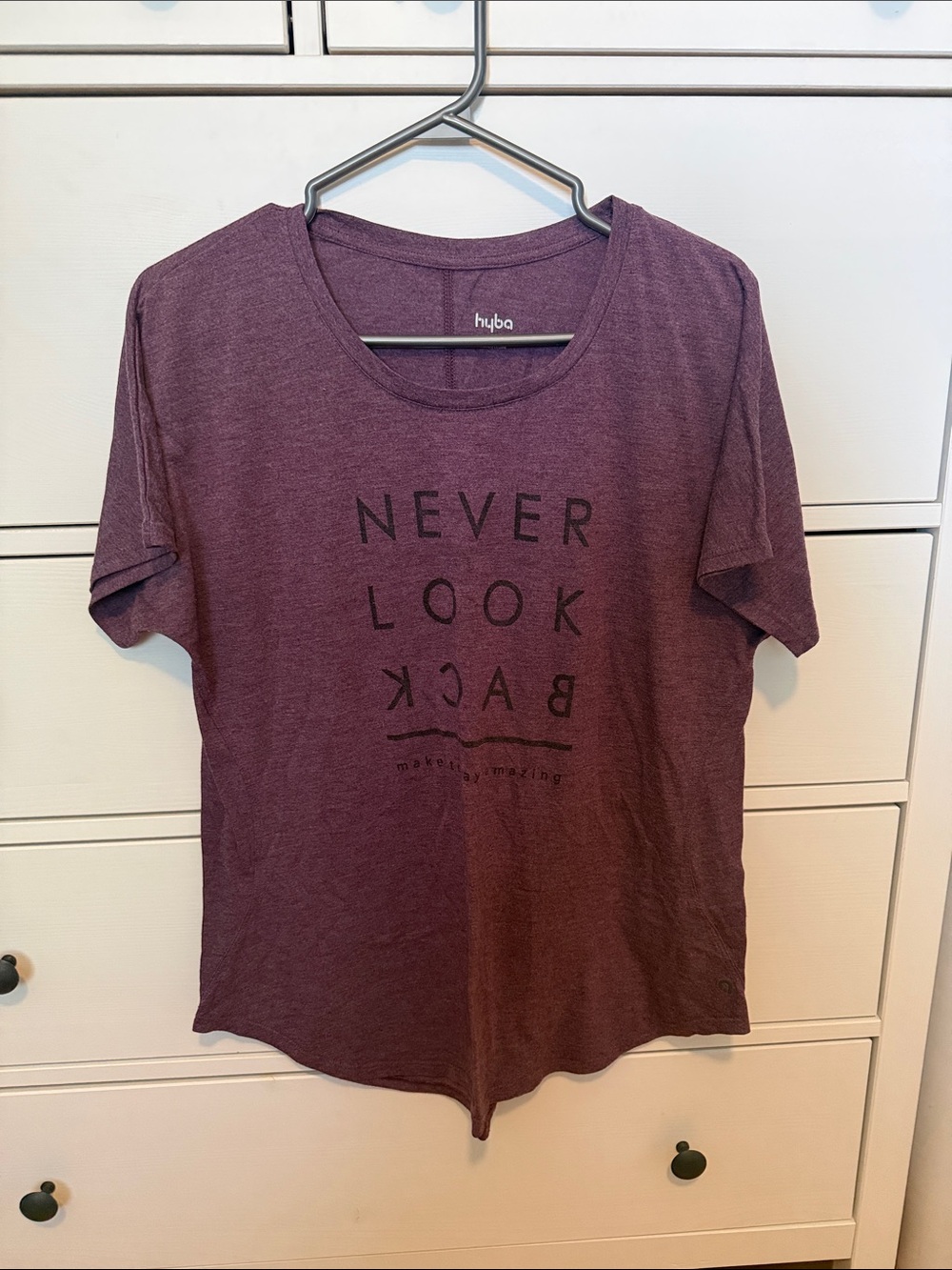 Hyba Women's Plum 'Never Look Back' Graphic Tee